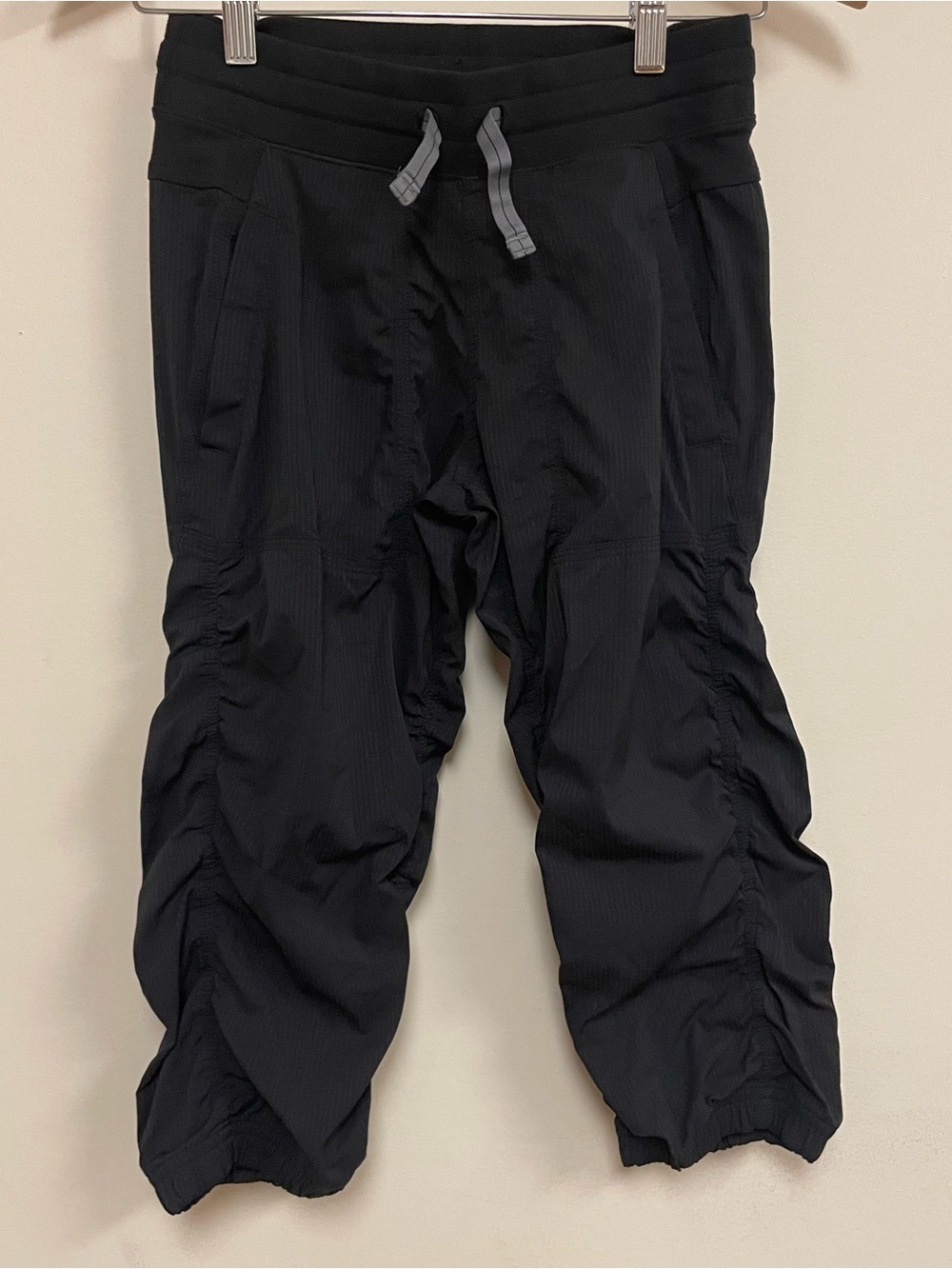 Ivivva Lululemon Live to Move Dance Pants Cropped Black Girls Size 12 Striped